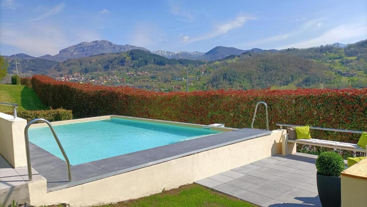 La Collina Dei Franchi Bed & Breakfast Camporgiano Bagian luar foto